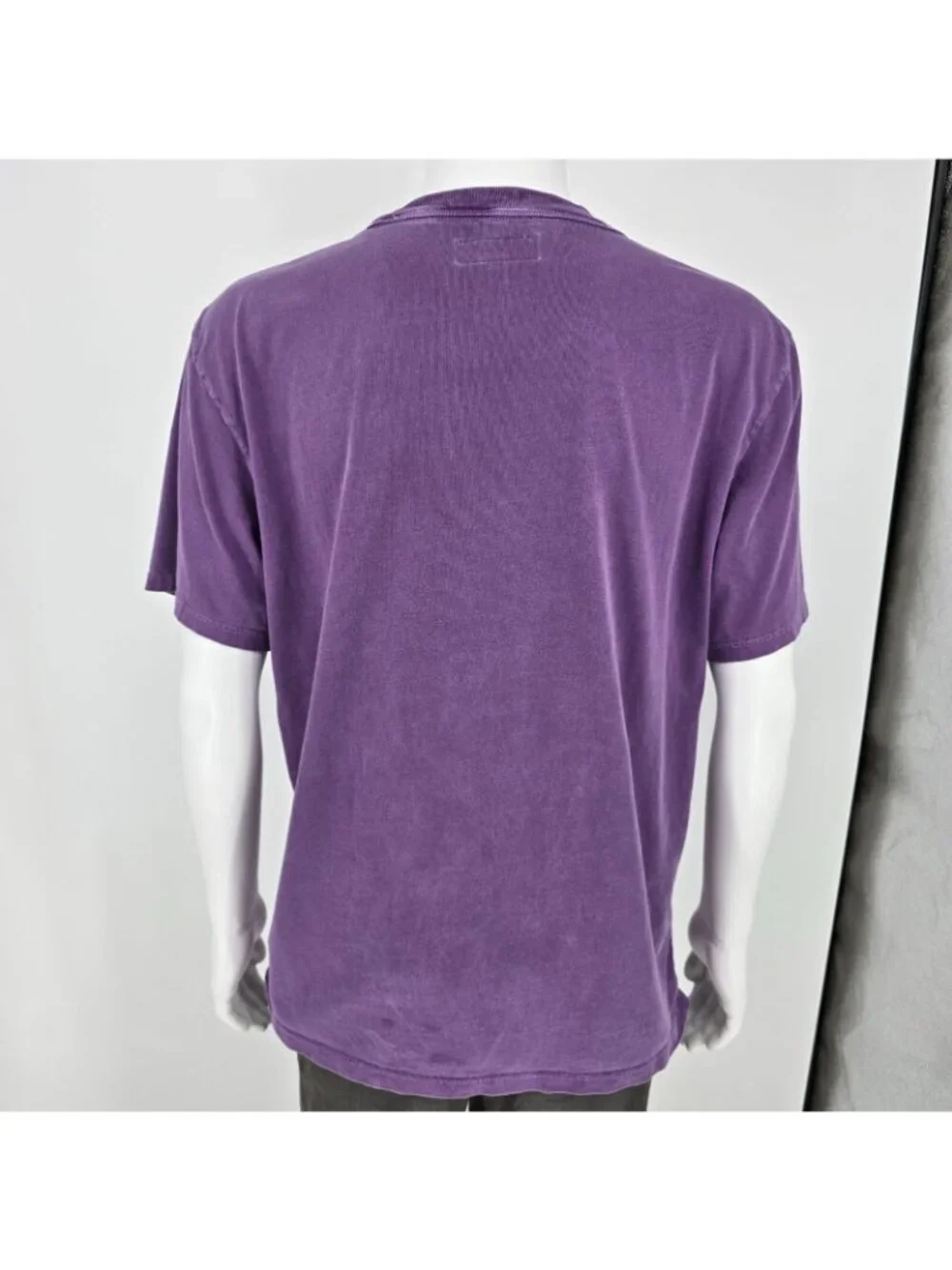 Y2K 2000s Guess Jeans Distressed Triangle Logo Purple Graphic T-Shirt (Medium) - Picture 4 of 14